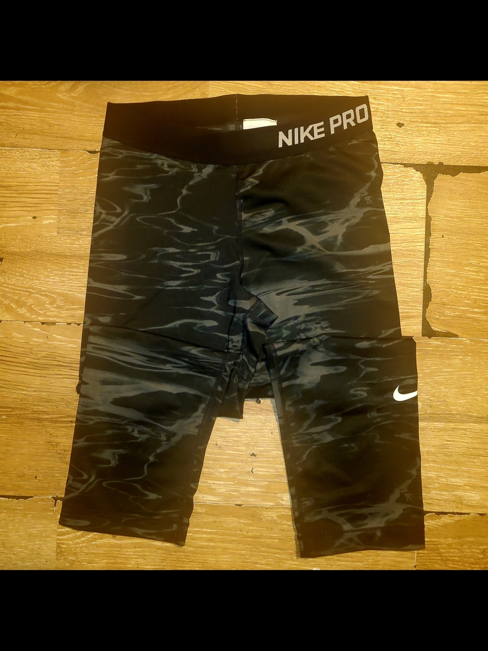 Nike Black & Grey Marble-Print Pro Capri Leggings